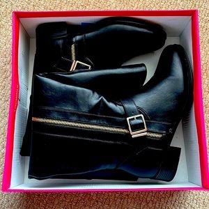 Knee high boots - New